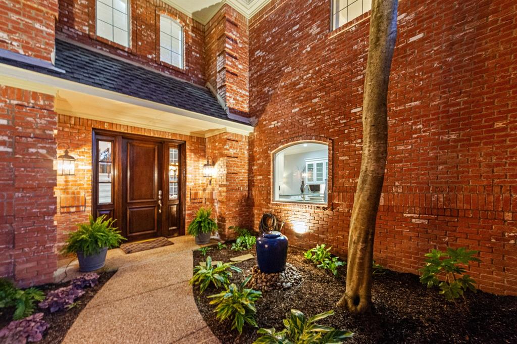 1810 Lakeshore Court