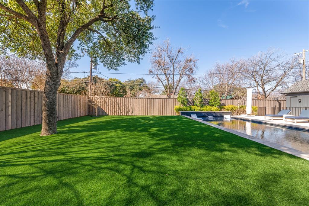 10915 Snow White Drive