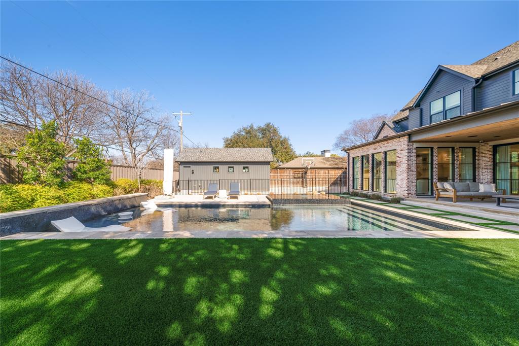 10915 Snow White Drive