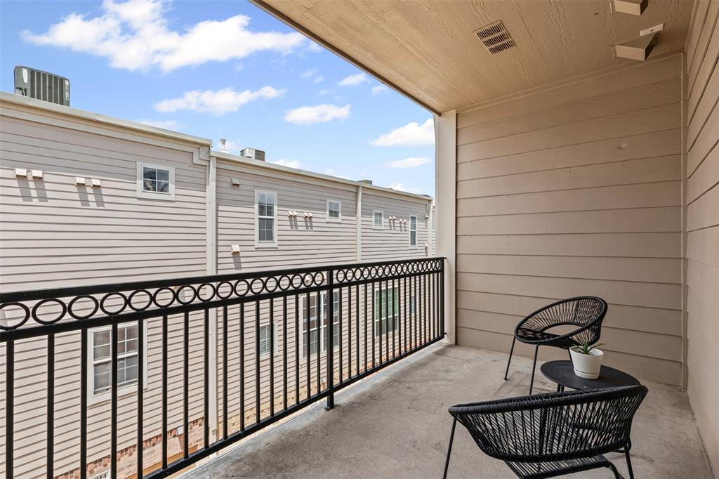 TOWNHOMES OF DISTRICT A PH 1-11 - Residential Lease