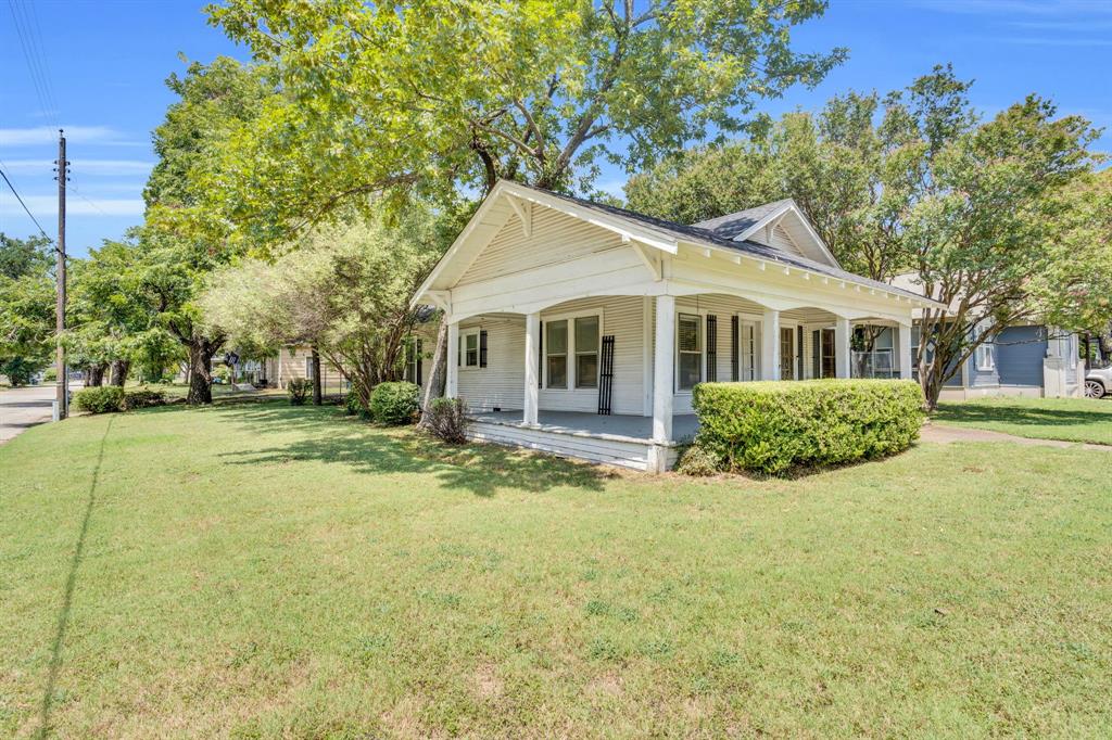 110 W Lampasas Street