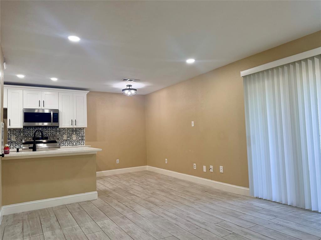 Las Colonitas Condo - Residential