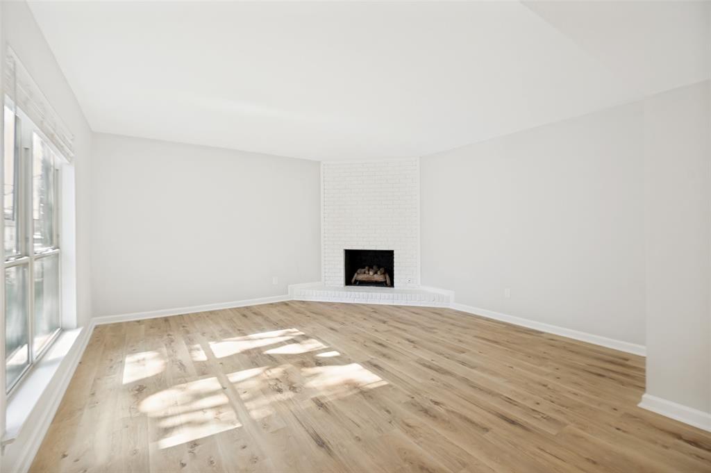 7921-7923 Habersham Lane
