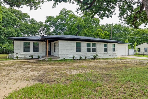Photo of 1428 Hawley Lane, Dallas, TX 75217 (MLS # 21307104)