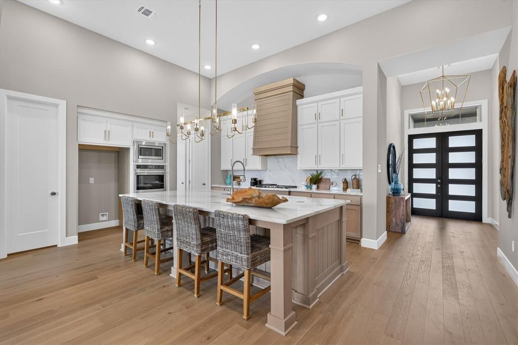 2434 Miranda Lane