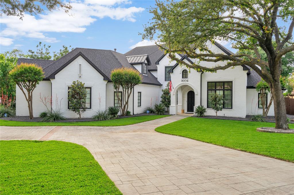 1604 S Lakeshore Drive