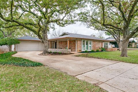 1753 Cynthia Lane Hurst TX 76054