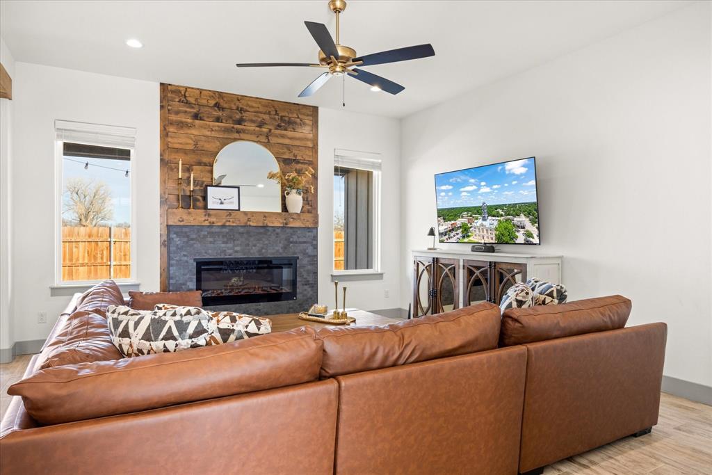 9217 Parkview Circle