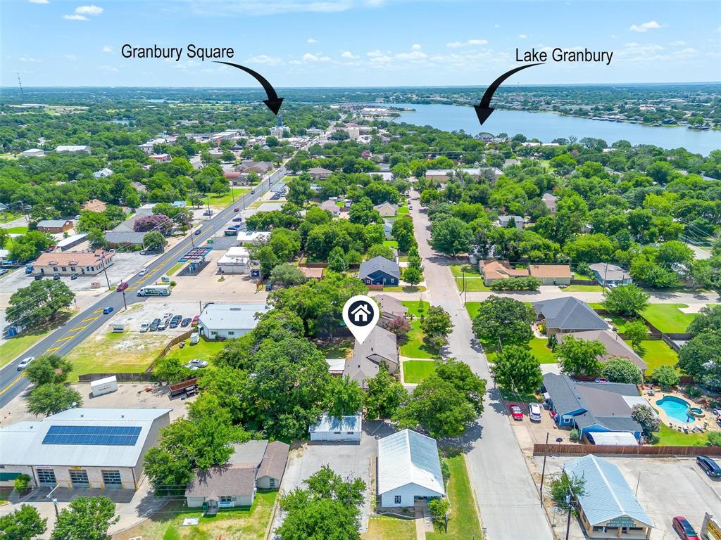 612 W Bluff