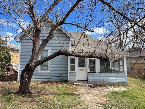 822 N Robinson Street Cleburne TX 76031