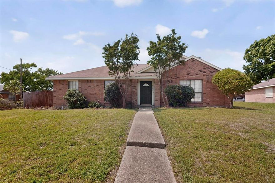 Brick Home on the Corner of a Cul-De-Sac!!! Comes equipped with 3 bedrooms, 2 full bathrooms, rear entry 2 car garage, expanded driveway for 3 cars, fireplace, ceiling fans, vaulted ceilings, stainless steel appliances to include gas cooking stove, built in microwave, dishwasher and fridge...wood laminate throughout home, granite counter tops, laundry room, nice yard with cover patio and much much more!!!***