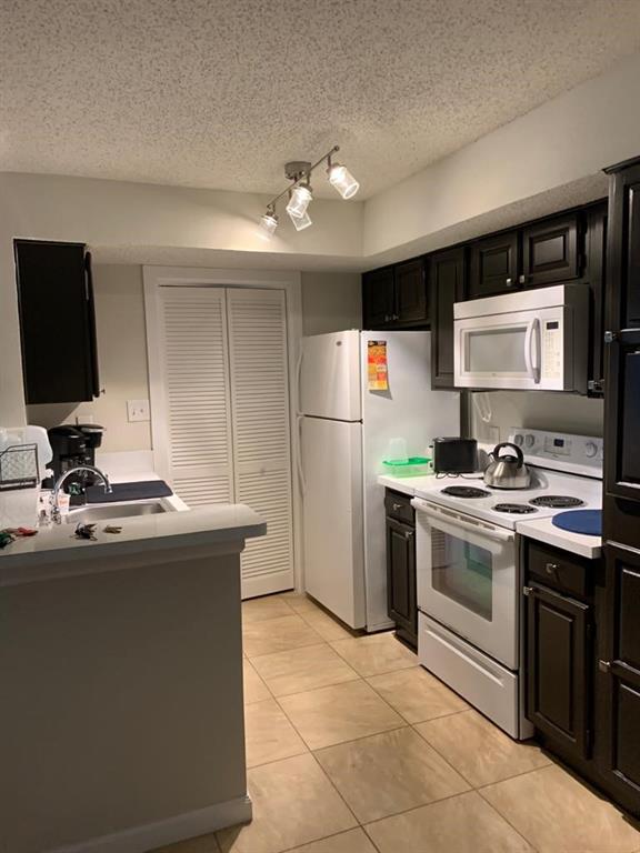 Oak Creek Condo - Residential