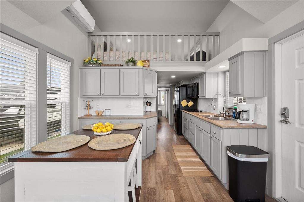 Peninsula Point - Residential