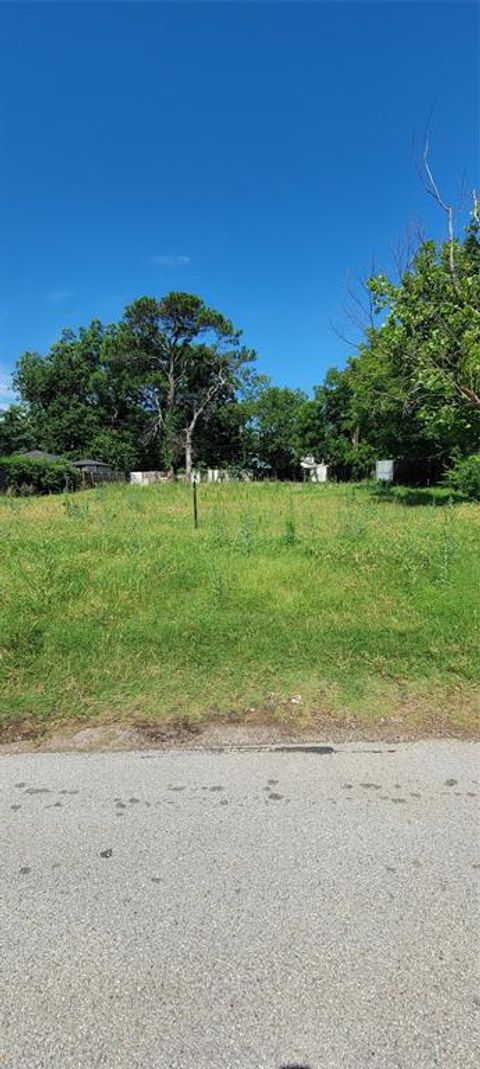 208 Broadmoor Avenue Arlington TX 76010