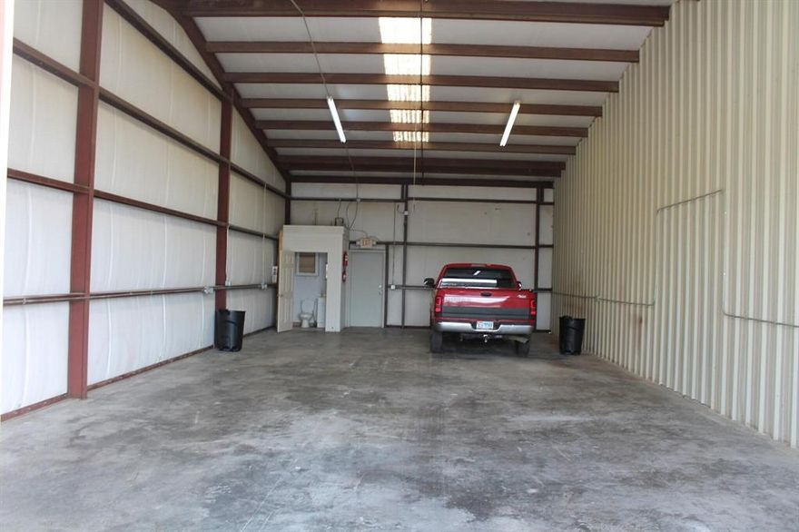 Commercial office warehouse buildings are available for lease. Metal buildings with a concrete foundation, adequate paved parking, and a convenient location close to US Hwy 377. Unit are 1500 sq ft.,1650 sq ft,and 1800 sq ft with overhead bay door, skylight, and 1 restroom.  Water and sewer bills are included in NNN, please contact listing agent for more infomation.