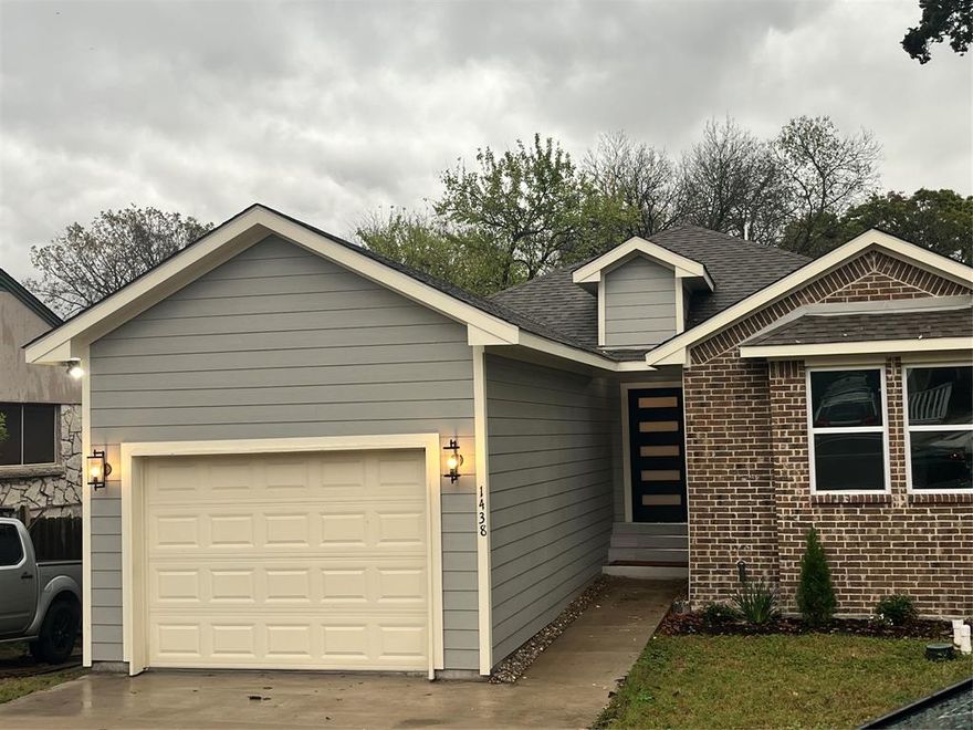 Completed New Construction! An excellent opportunity in the Edgemont Community. This beautiful home features three bedrooms, two full baths, and an open-concept living and dining floor plan. The spacious kitchen offers granite countertops, an Island, abundant cabinetry, and a walk-in pantry. Wood laminate flooring flows through the main living areas, with tile and carpet in the bedrooms. Enjoy effortless entertaining in the expansive backyard. The primary suite showcases a tray ceiling, recessed lighting, and a charming sitting window. Accepting offers now!...