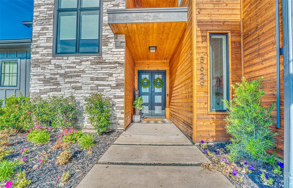 5629 Lakeshore Court