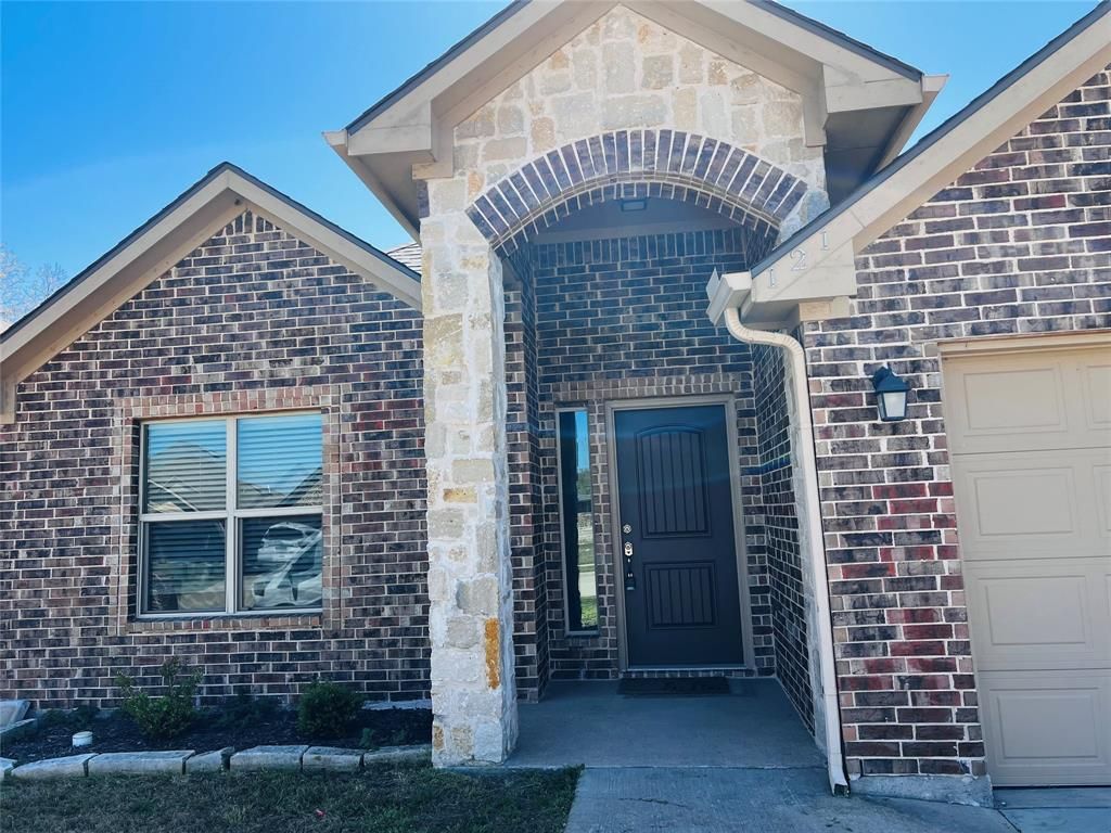 Photo of 121 Frank Street, Greenville, TX 75402 (MLS # 21211489)