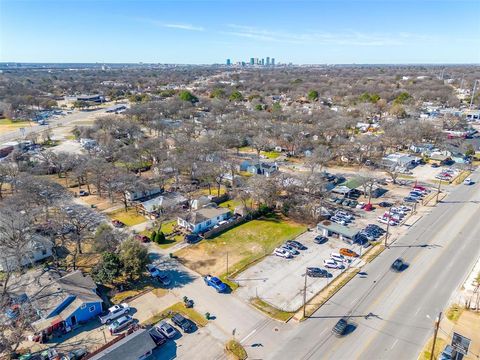 2329 Kings Avenue Haltom City TX 76117