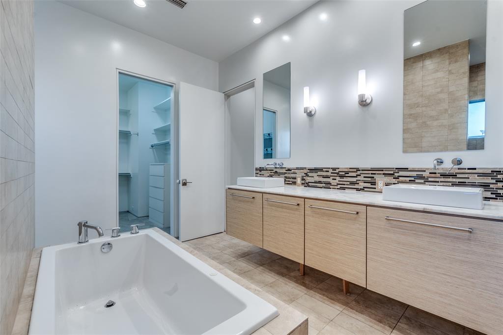 DWELLINGS AT HASKELL CONDO - Residential