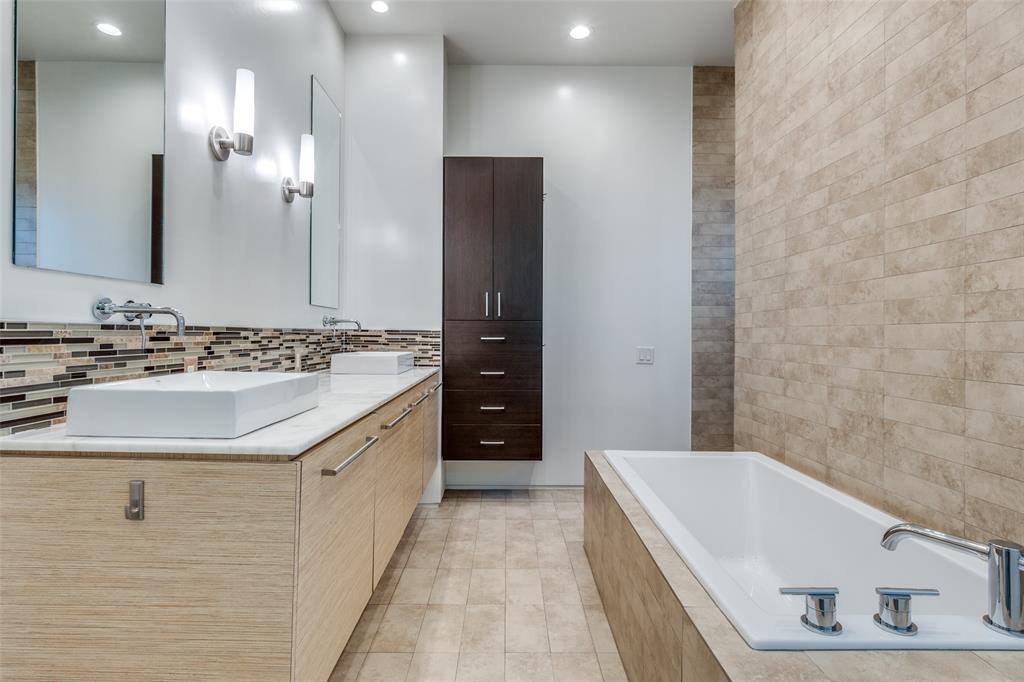 DWELLINGS AT HASKELL CONDO - Residential