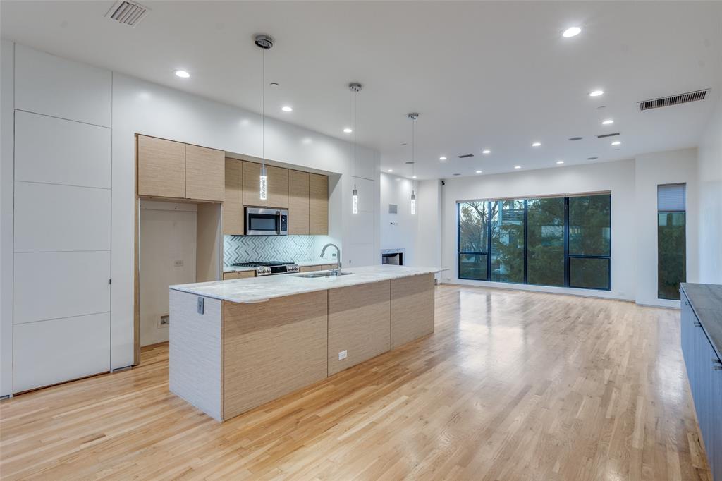 DWELLINGS AT HASKELL CONDO - Residential