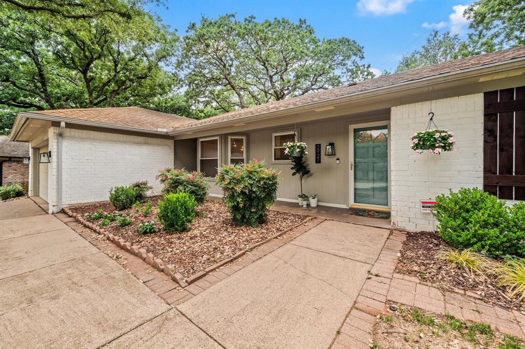 2927 Tangle Oaks Court