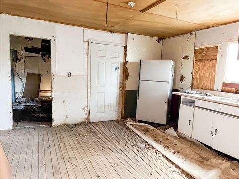 Tiny photo for 305 307 W 3rd Street, Cisco, TX 76437 (MLS # 21101327)