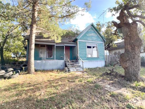 Tiny photo for 305 307 W 3rd Street, Cisco, TX 76437 (MLS # 21101327)