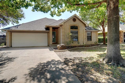 Photo of 1109 W Hills Terrace, Saginaw, TX 76179 (MLS # 21408769)
