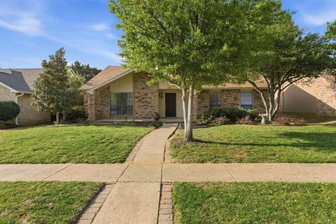 Photo of 2805 Stratford Lane, Flower Mound, TX 75028 (MLS # 21221029)