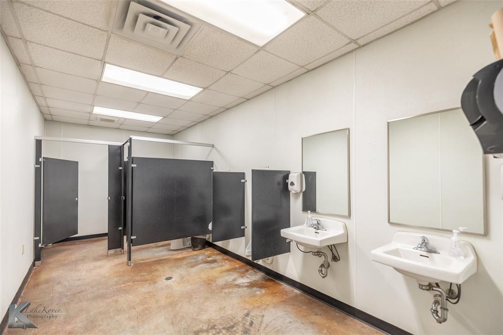 R383 - Commercial Sale