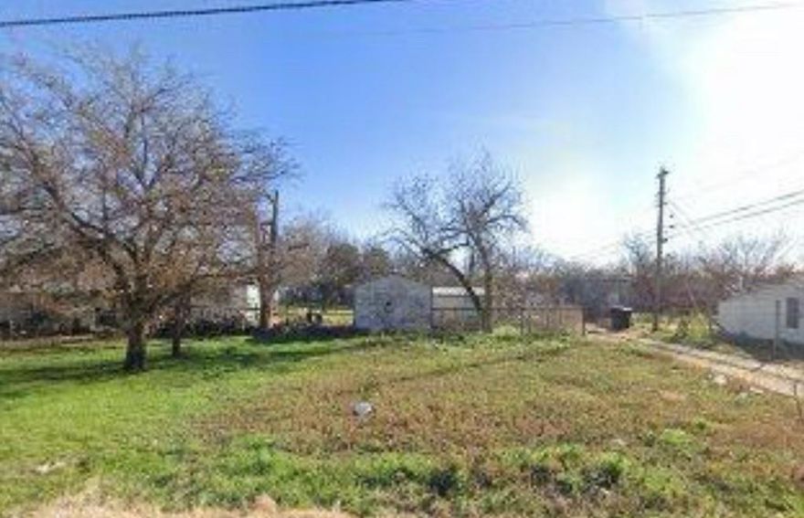 Hard to find lot in the heart of Abilene. Close to university and public parks.