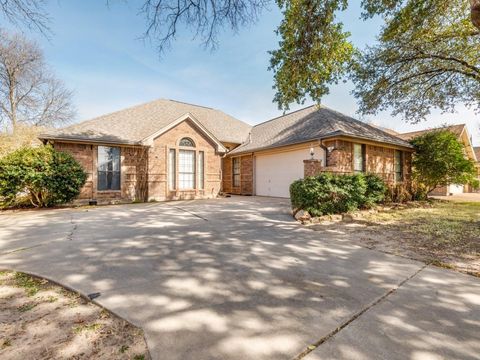 8220 Saddlebrook Drive Benbrook TX 76116