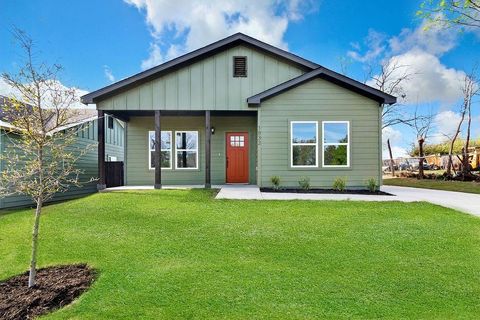 1832 E Broadway Avenue Fort Worth TX 76104