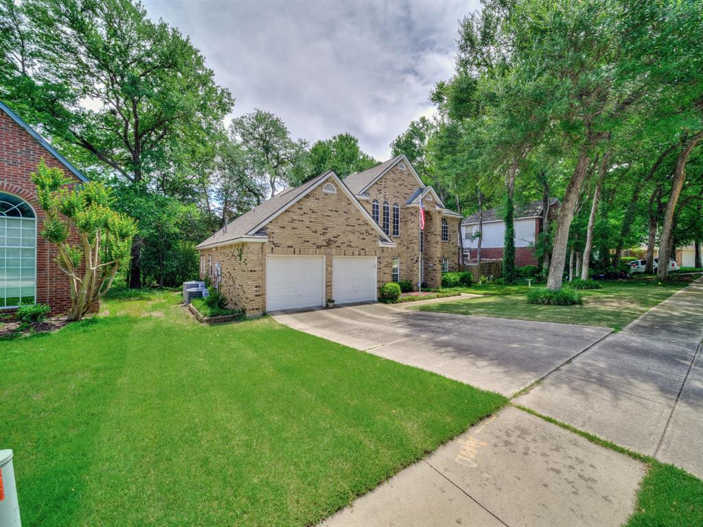 525 Sir Roland Drive