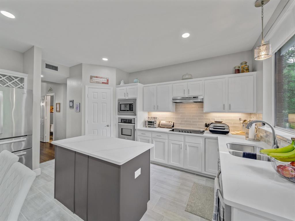 525 Sir Roland Drive