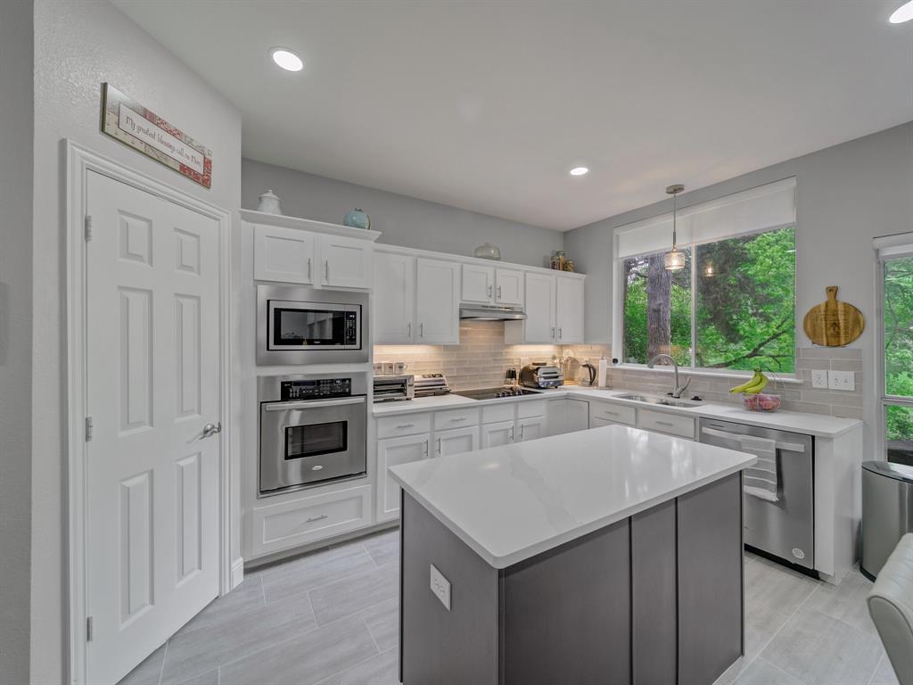 525 Sir Roland Drive