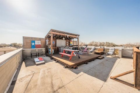 Tiny photo for 3911 Gilbert Avenue #G, Dallas, TX 75219 (MLS # 21181953)