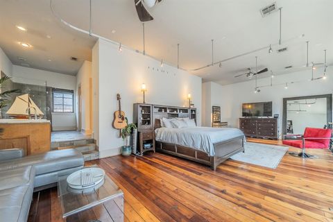 Tiny photo for 3911 Gilbert Avenue #G, Dallas, TX 75219 (MLS # 21181953)