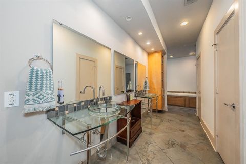 Tiny photo for 3911 Gilbert Avenue #G, Dallas, TX 75219 (MLS # 21181953)