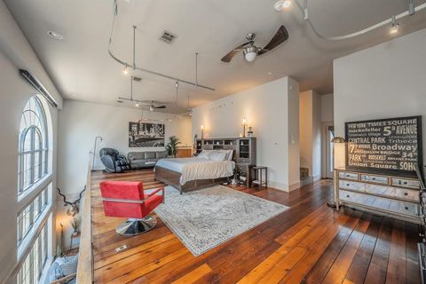 Tiny photo for 3911 Gilbert Avenue #G, Dallas, TX 75219 (MLS # 21181953)