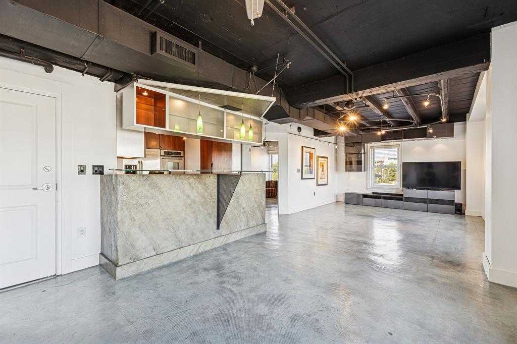 Lake Cliff Tower Condo - Residential