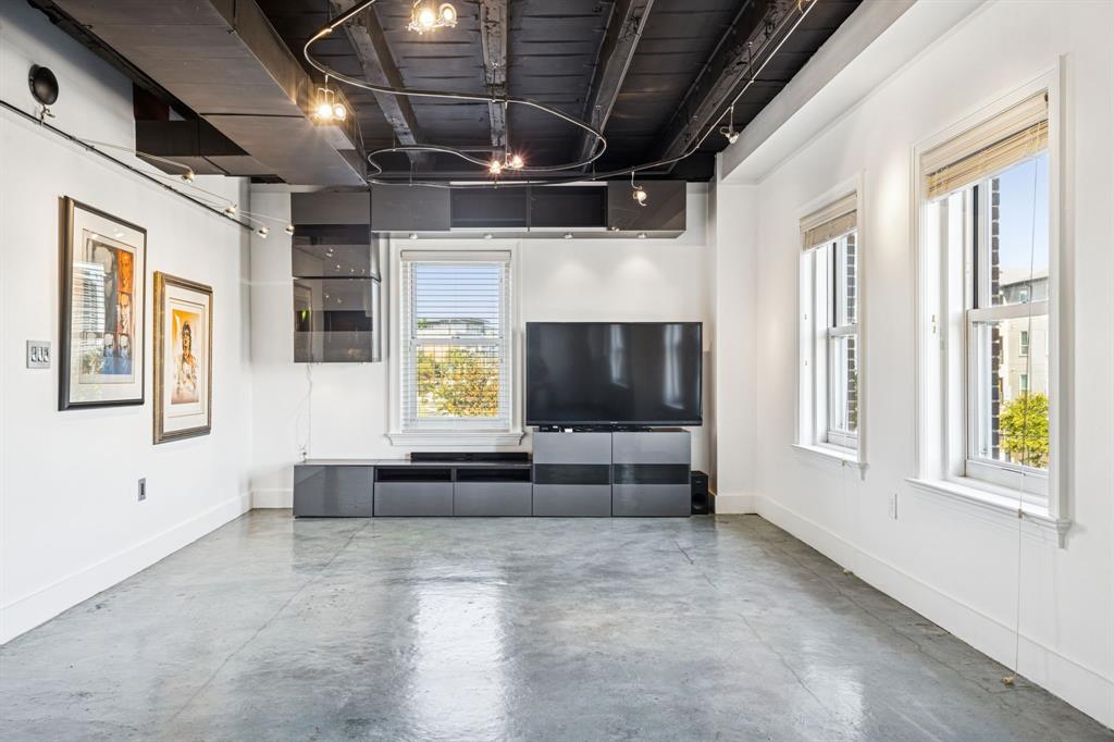 Lake Cliff Tower Condo - Residential