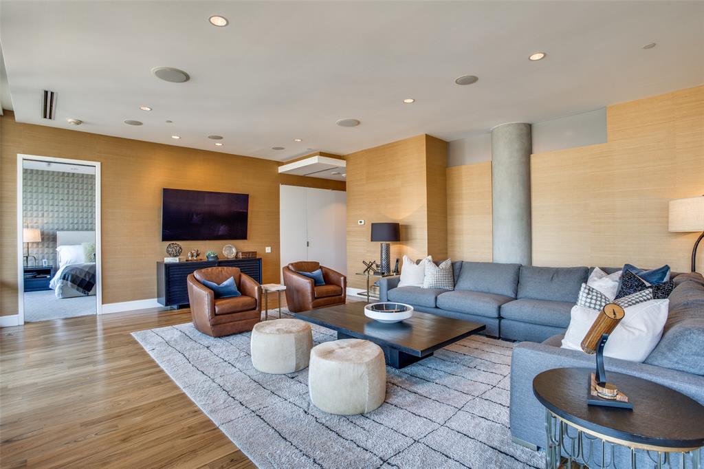 2408 Victory Park Lane 837