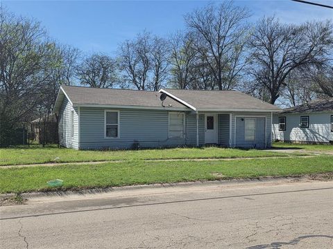 1205 N Anglin Street Cleburne TX 76031