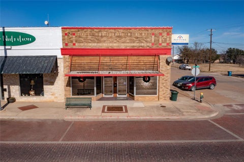 Photo of 132 E Walker Street, Breckenridge, TX 76424 (MLS # 21391236)