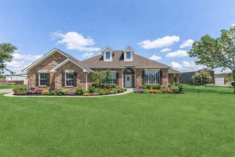 Photo of 1062 Savannah Lane, Oak Ridge, TX 75142 (MLS # 21205156)