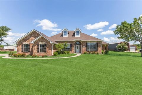 Photo of 1062 Savannah Lane, Oak Ridge, TX 75142 (MLS # 21205156)