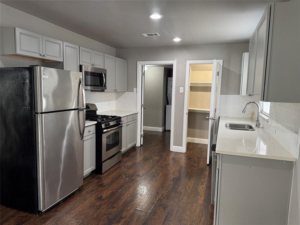 Deerpath Village 02 - Residential Lease